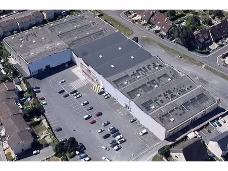 location commerce reims 608 m²