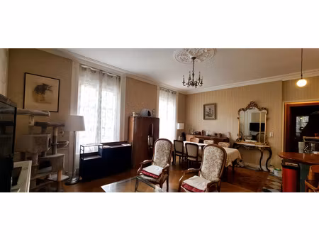 idealement situe - appartement de 4/5 pieces