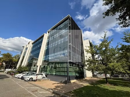 location local professionnel 2 282m² lyon 8ème