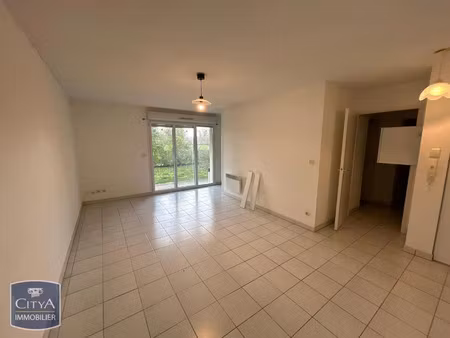 appartement à louer 2 pièces 48.43 m² - saint-jean-d'angély (17) - 552€