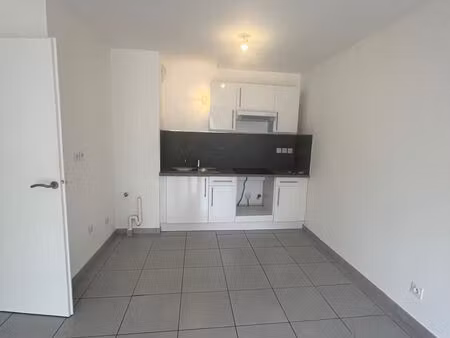 location appartement 2 pièces 43 m² à hyères (83400)