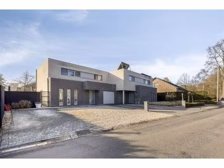 te koop: halfopen  lichtrijke gezinswoning met 3 slaapkamers in houthalen-helchteren!