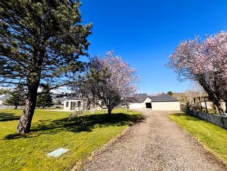 surzur- maison 205m2- 5 ch- garages- atelier- 1824m2 terrain