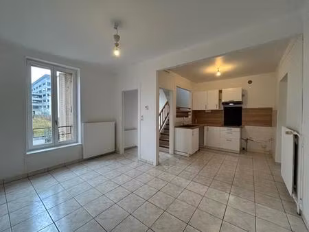 à louer - maison rénovée 4 pièces - quartier stanislas/meur