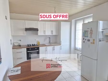 a vendre aux herbiers  maison de 79 m2 env avec 2 chambres et 1 bureau sur une parcelle de