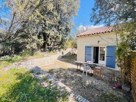 exclusivite : proximité immédiate du village avec jardin et garage.