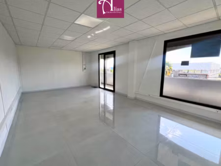 location local professionnel 35m² baie mahault 97122