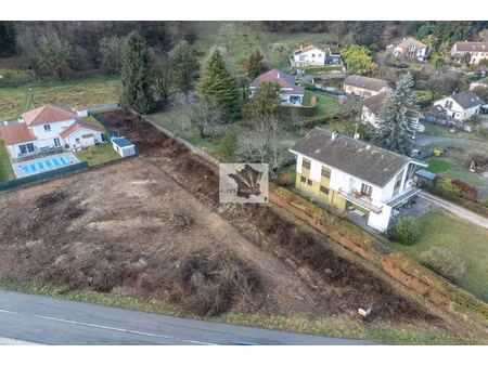 terrain constructible de 954 m2 plat et libre de constructeu