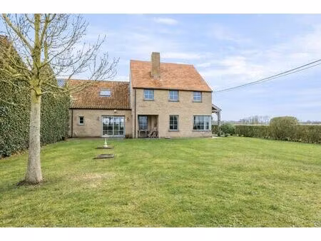 fermette met atelierruimte/opslagruimte op prachtige locatie