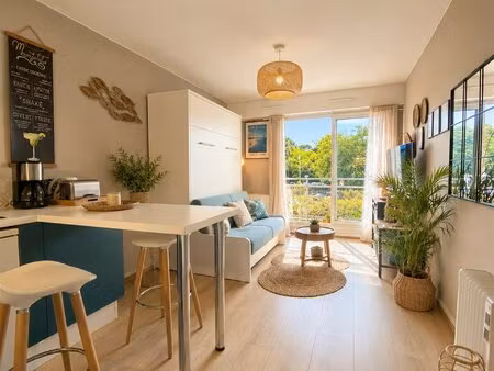 au moulleau : studio meublé avec place de parking et cellier. a
