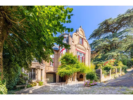 lumières et histoires pour cet ancien atelier d'artiste à saint prix