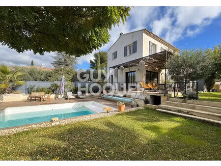 maison récente t5 avec piscine.