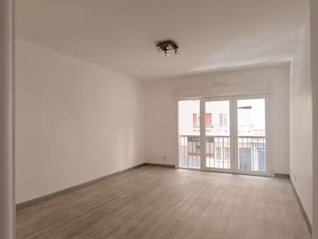 location appartement 3 pièces 66 m² à narbonne (11100)