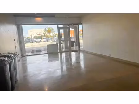 local commercial a louer elne