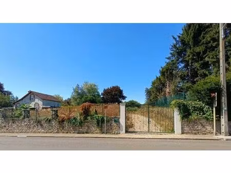 grand terrain clos constructible