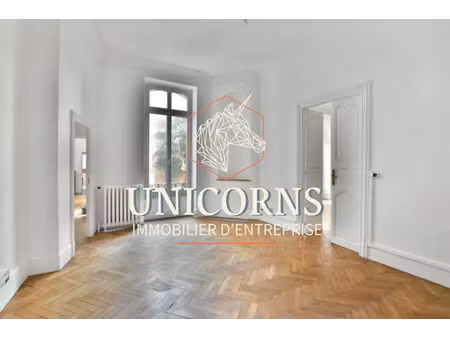 secteur st-etienne - bureaux de 219 m² - a louer