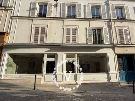 local avec 2 portes d'entrée sur rue