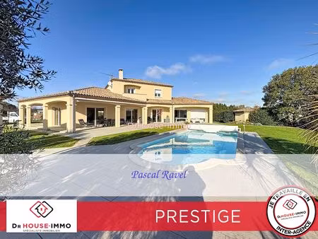 charme et elégance: spacieuse villa d'architecte de 10 pièces avec piscine au coeur du ver