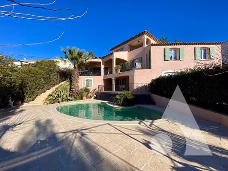 à vendre superbe propriété avec piscine et deux appartements à vidauban