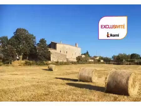 bâtisse du xviiie siècle avec dépendances vallée de la drôme