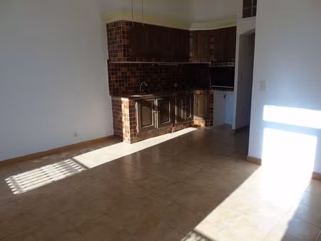 location appartement 2 pièces 39m2 vidauban 83550 - 515 € - surface privée