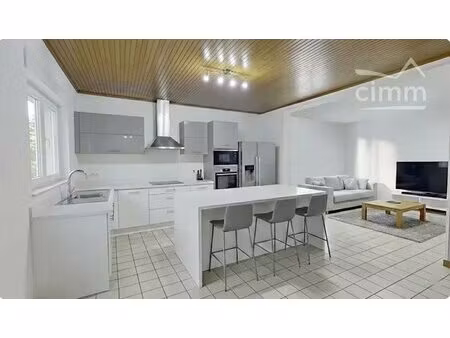 décines-charpieu – maison à fort potentiel avec jardin – à 2 pas du tram t3