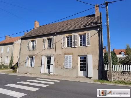 maison  terrain et dépendances dans un petit village