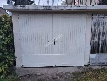annecy-le-vieux _ garage avec accès en extérieur d'environ 15 m²  à vendre