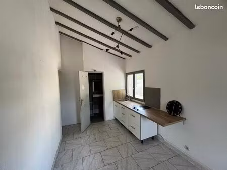 30m2 - chambre séparée - climatisé - jardin - parking - calme et lumineux