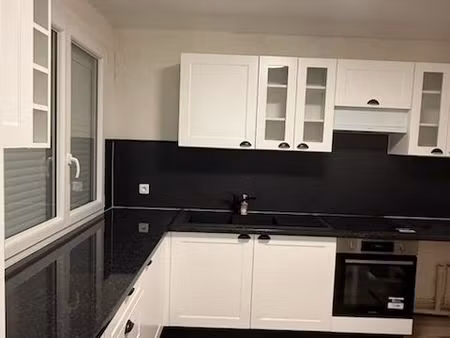 joigny proche gare f3 1er étage parking cave