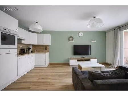 t3 meublé centre bourg st andéol