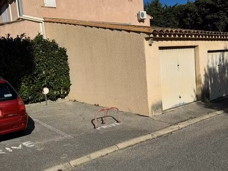 parking extérieur(  golf  juan)