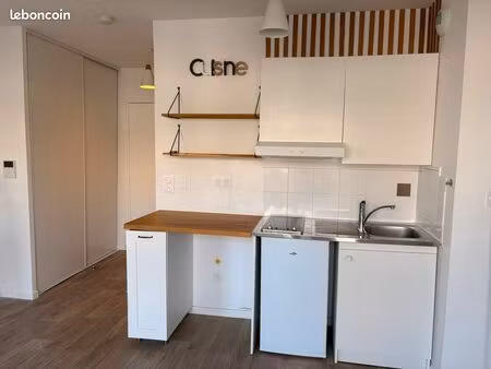 location studio avec balcon