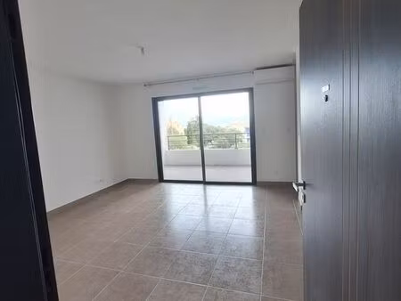 location à l’année t2 de 44m2 avec terrasse sur ile rousse 750e