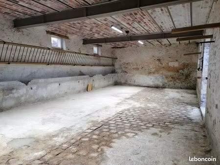 entrepot/ locale de stocke ou activité