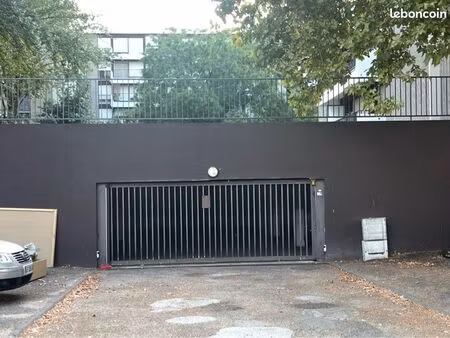 place de parking couverte et sécurisée – mérignac centre