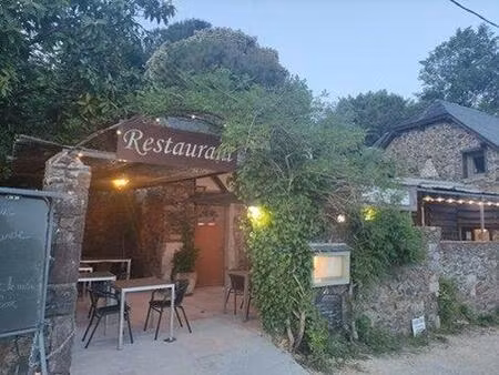 propriété avec maison d'habitation  gîte  restaurant et piscine