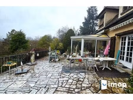 maison avec extérieur