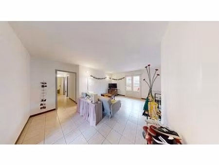 beaumont : t3 lumineux  calme  parking.