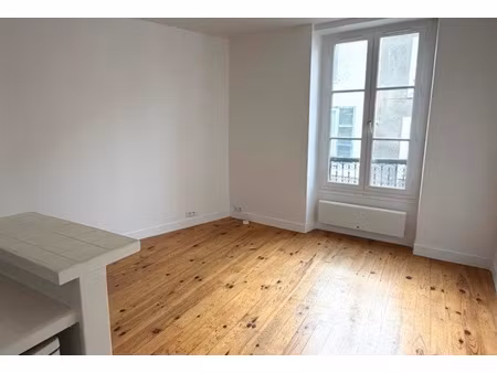 studio / 18m² / pontoise (rer c)
