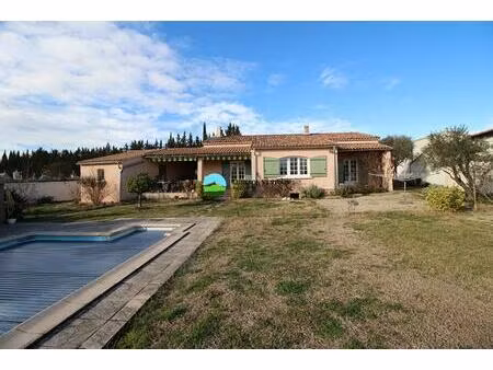 maison aubignan plain-pied 3 chambres  annexe   garage  abris et piscine sur jardin clos