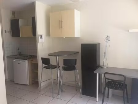 location appartement 1 pièce 25 m² à aix-en-provence (13080)