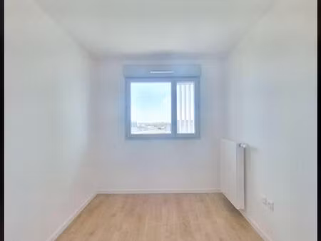 location appartement 4 pièces 80 m² à nanterre (92000)