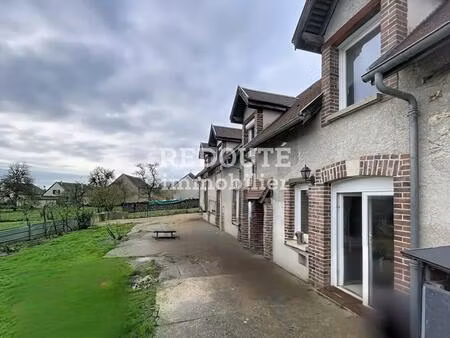 ancienne ferme de 180m² en plein coeur de village