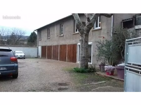 vend garage box dans une ancien ferme