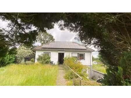 bungalow à rénover avec jardin et garage