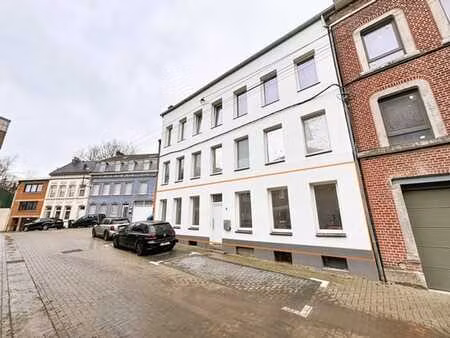 bel appartement fraichement renove + 1 cave