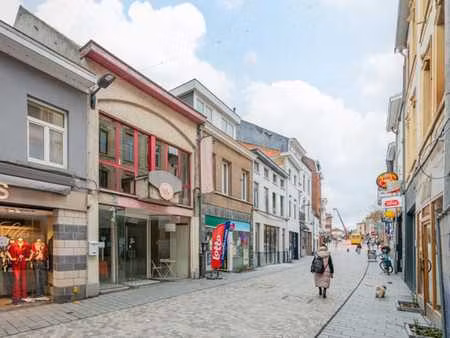 immeuble avec potentiel!