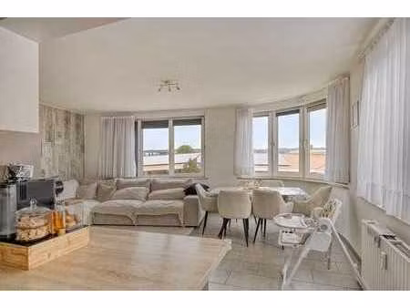 appartement lumineux de deux chambres