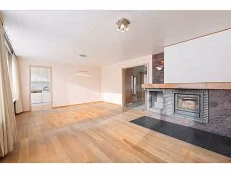 à vendre à meise  appartement spacieux avec 3 chambres.